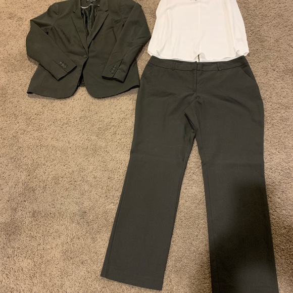 Women’s 3 piece pant suit - Picture 11 of 11